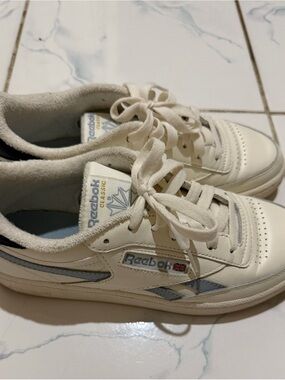 Reebok Classic Leather Sneakers - White/Cream Size 8
